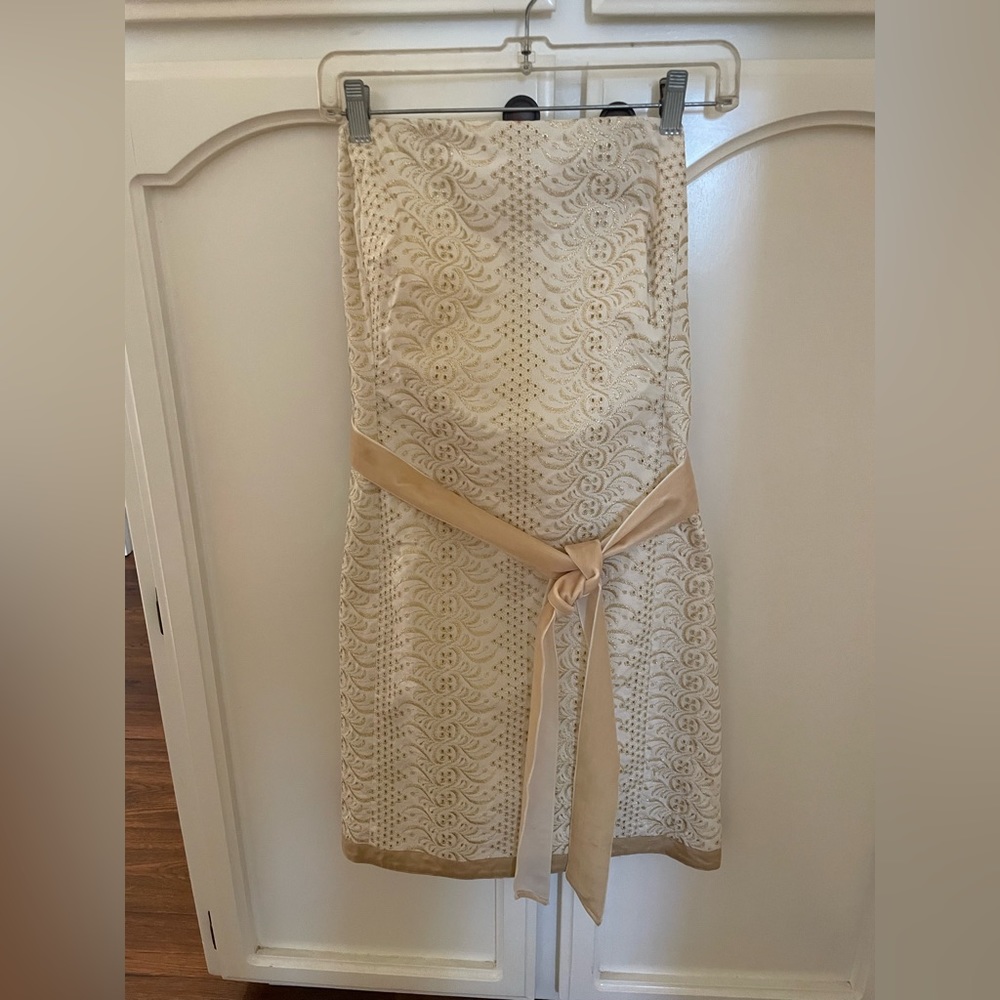 Banana Republic strapless dress, gold detail. Size 8. Never worn- tags still on